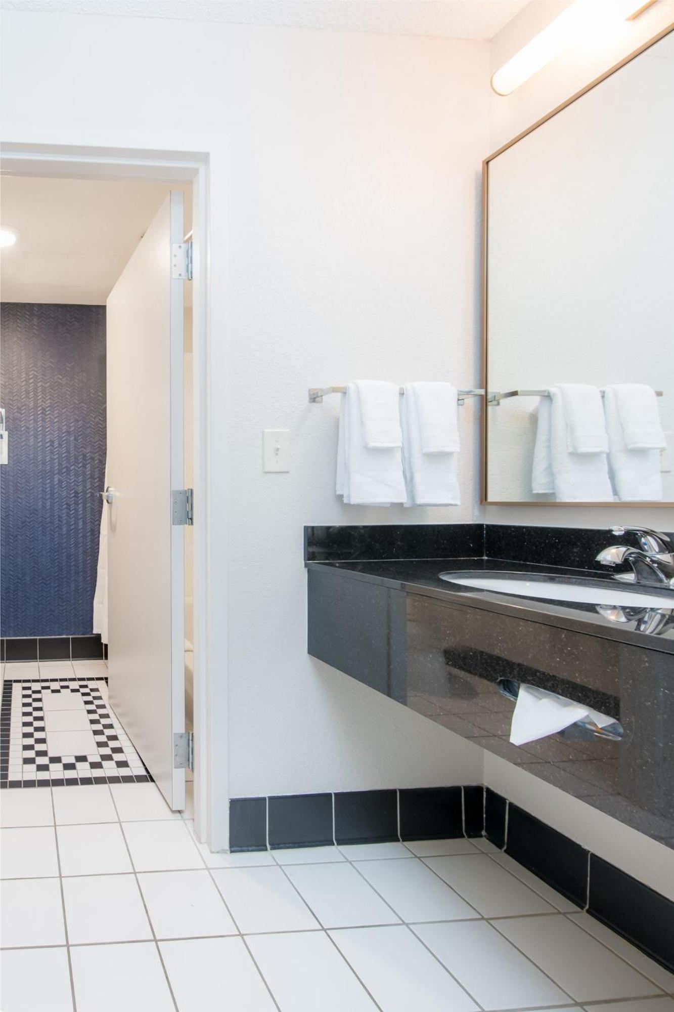 Fairfield Inn Suites Brunswick Bagian luar foto