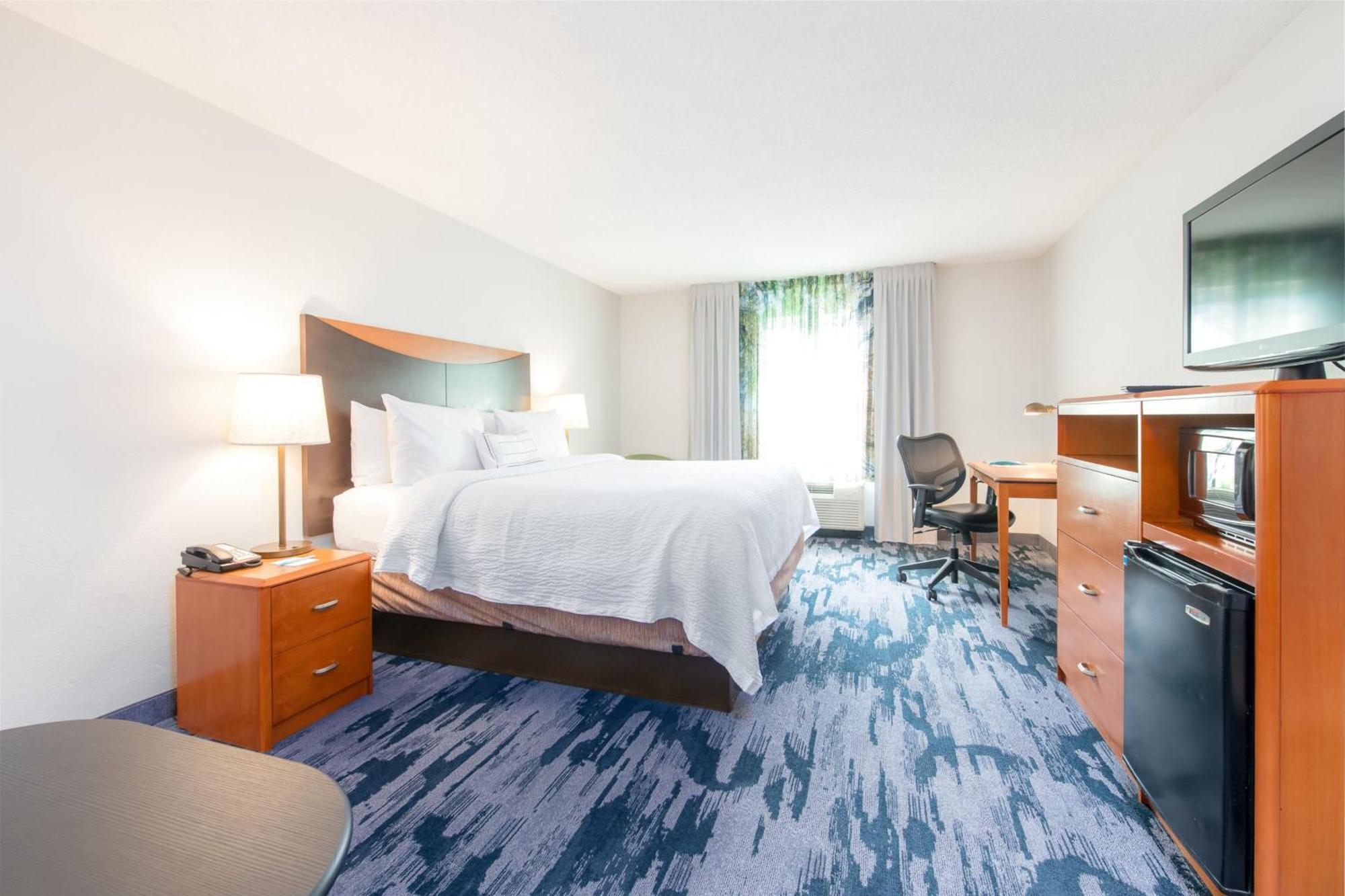 Fairfield Inn Suites Brunswick Bagian luar foto