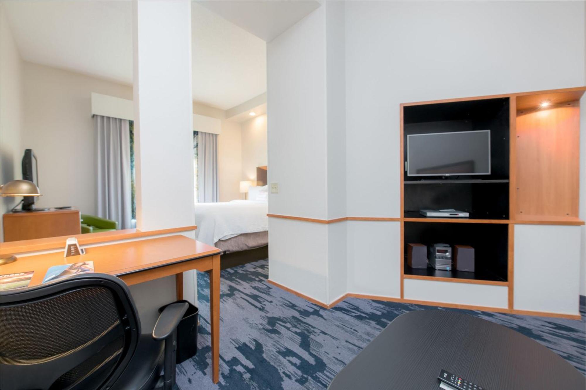 Fairfield Inn Suites Brunswick Bagian luar foto