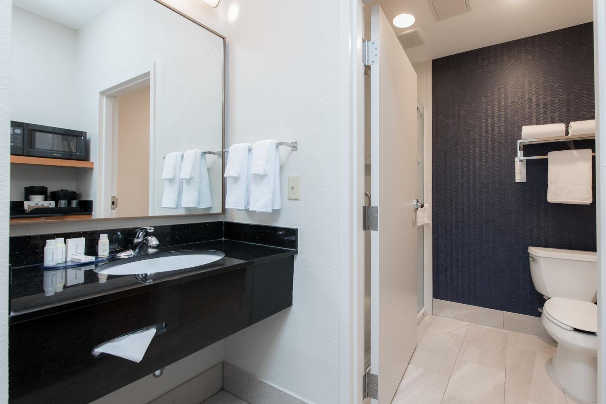 Fairfield Inn Suites Brunswick Bagian luar foto