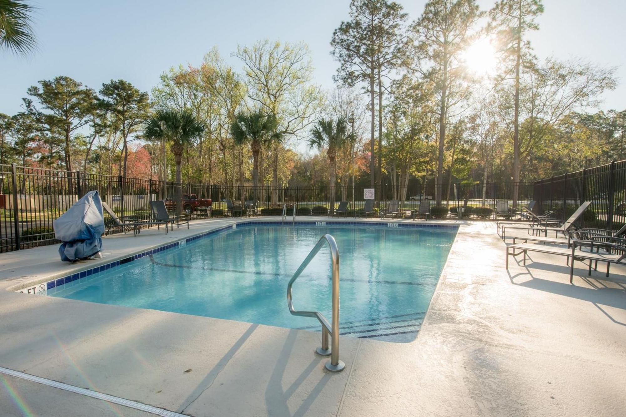 Fairfield Inn Suites Brunswick Bagian luar foto