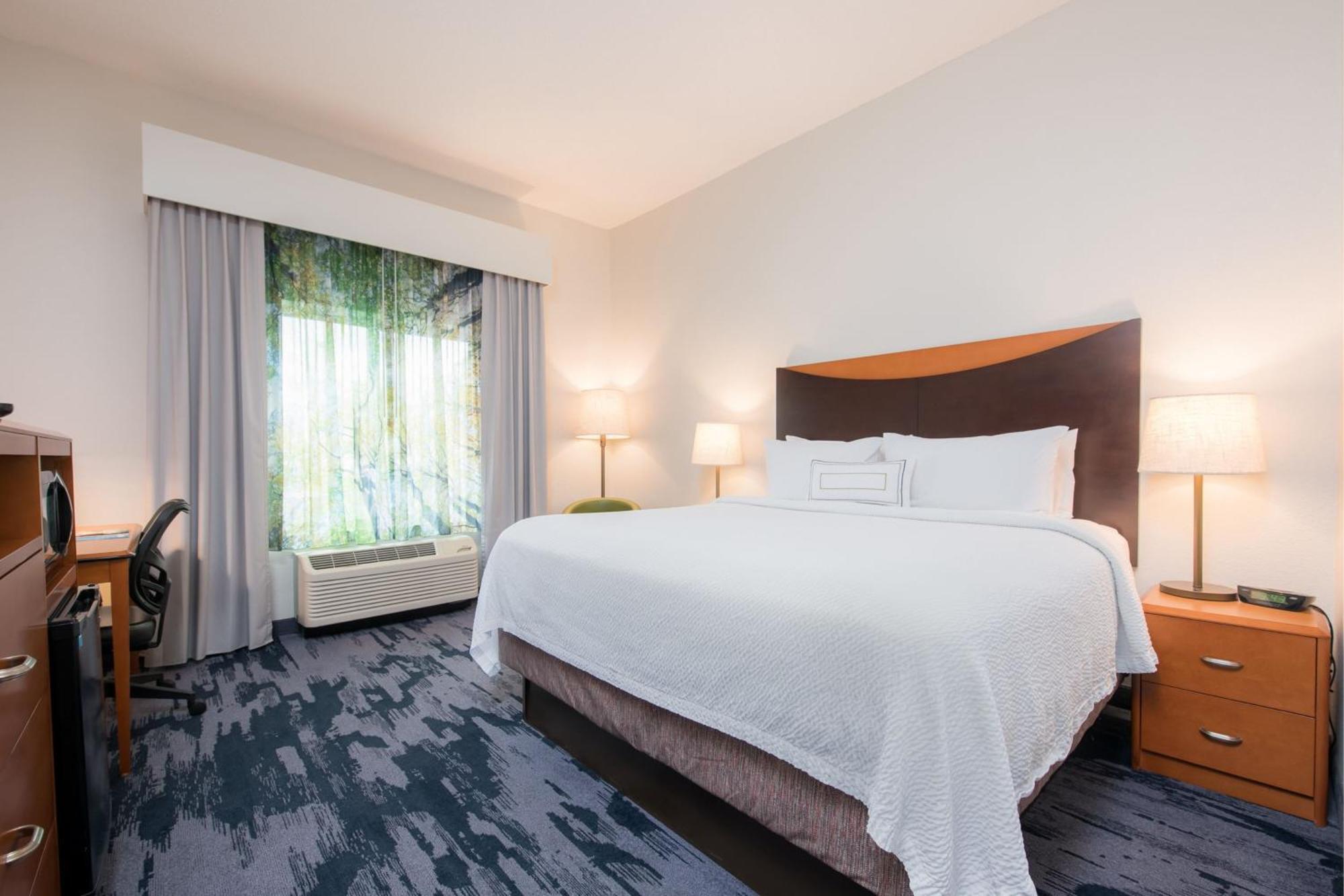 Fairfield Inn Suites Brunswick Bagian luar foto