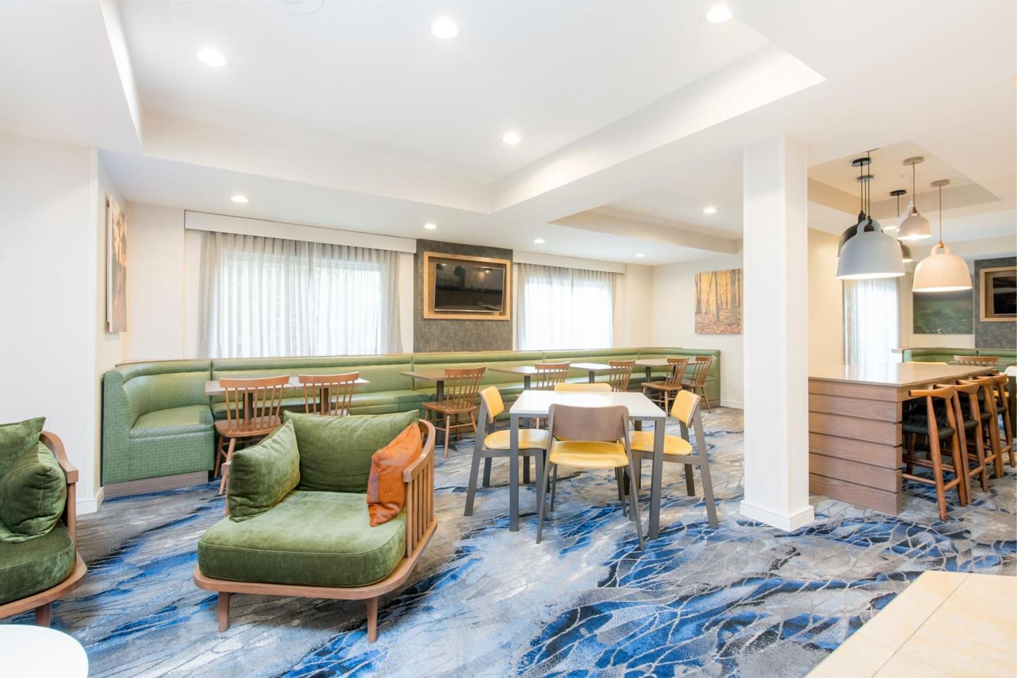 Fairfield Inn Suites Brunswick Bagian luar foto
