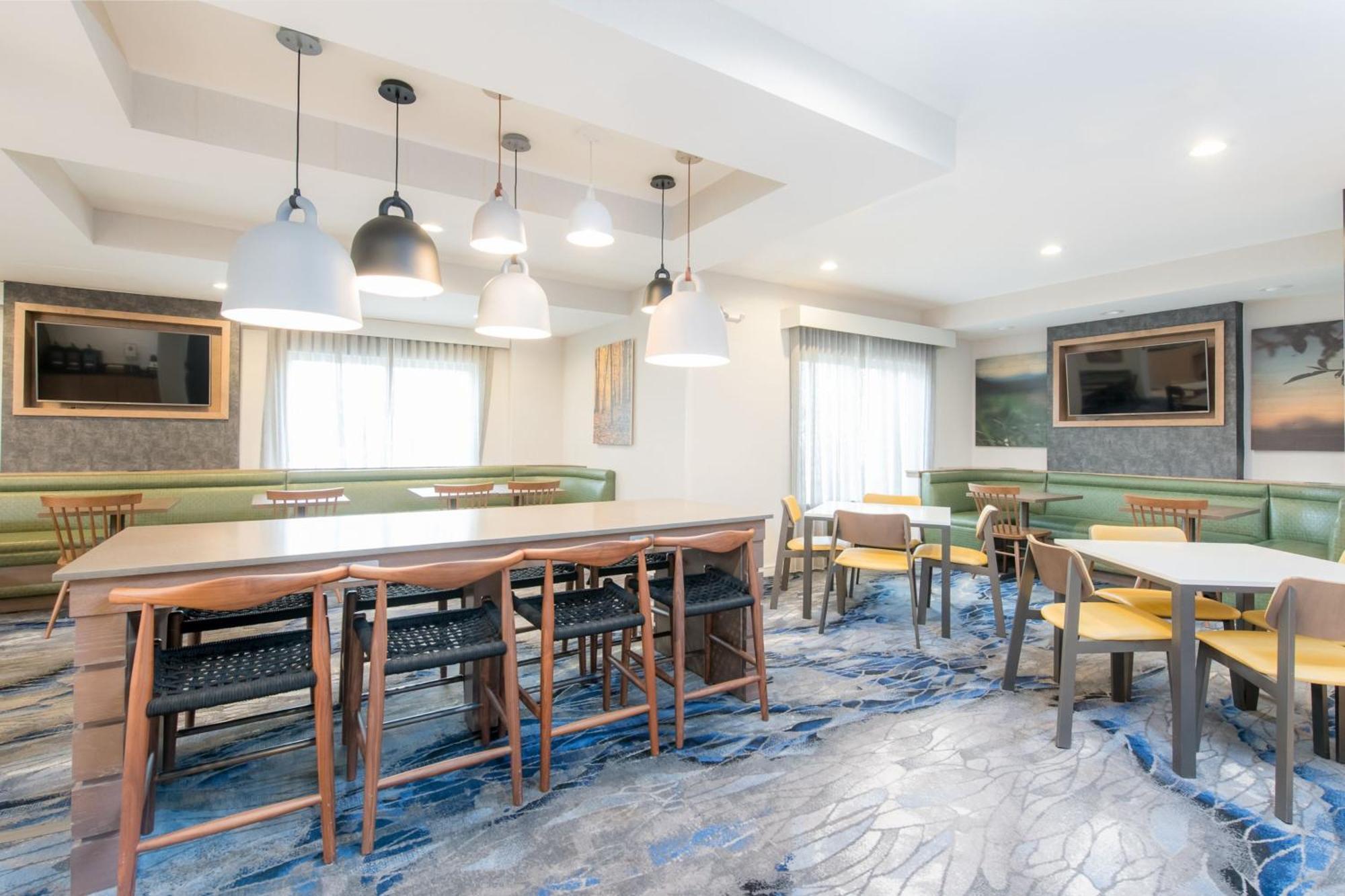 Fairfield Inn Suites Brunswick Bagian luar foto