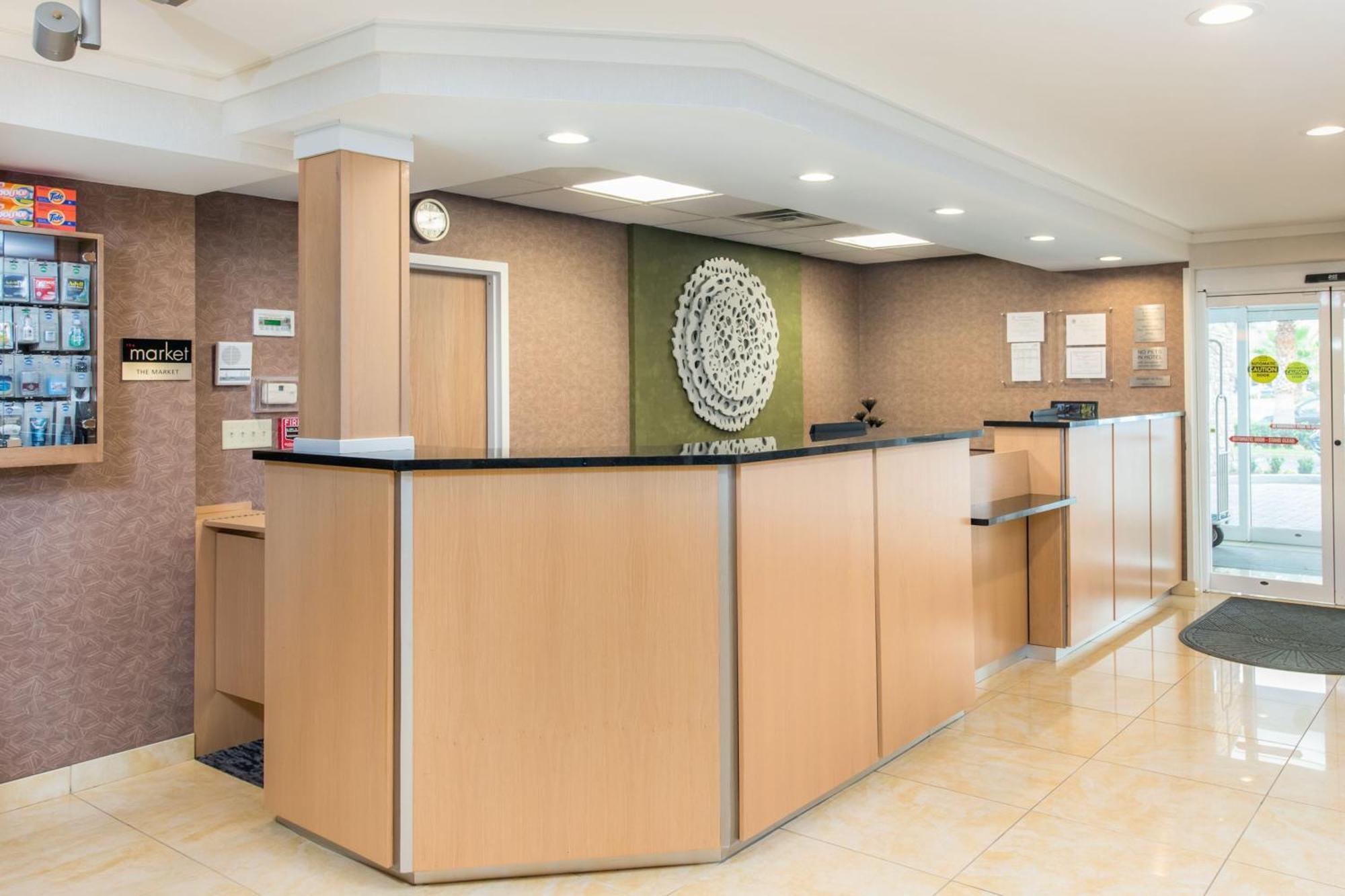 Fairfield Inn Suites Brunswick Bagian luar foto