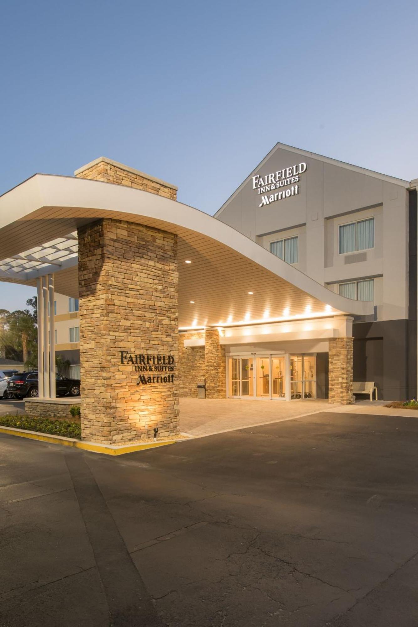 Fairfield Inn Suites Brunswick Bagian luar foto