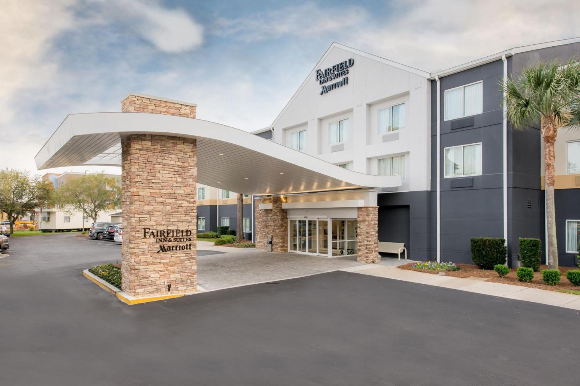 Fairfield Inn Suites Brunswick Bagian luar foto