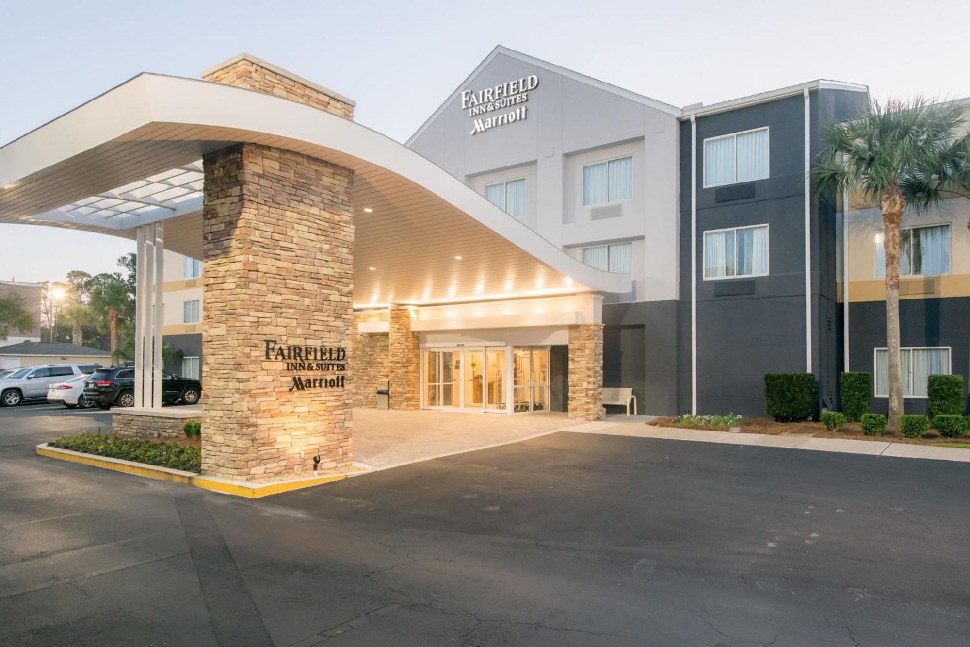 Fairfield Inn Suites Brunswick Bagian luar foto